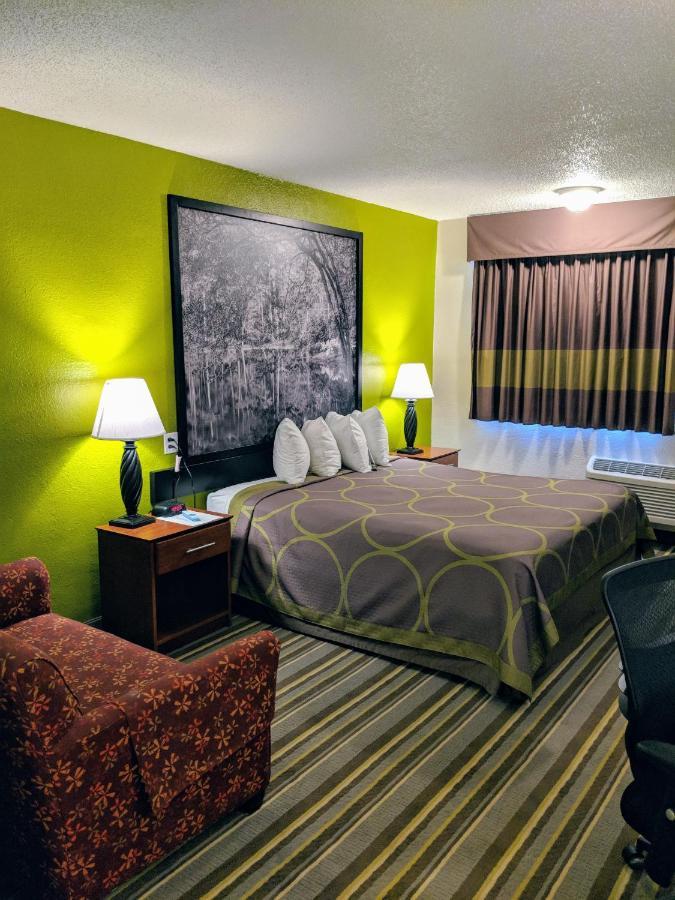 Super 8 By Wyndham Lake City Exterior foto